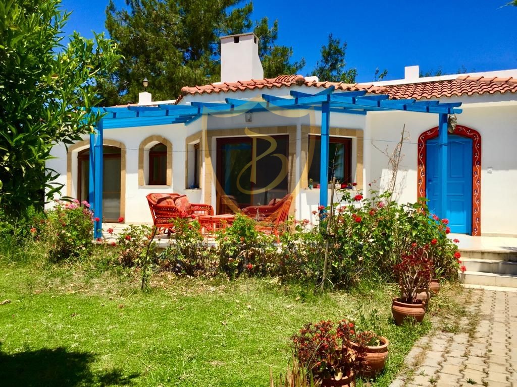 GİRNE KARAOĞLANOĞLU S BÖLGESİ SATILIK HAVUZLU MÜSTAKİL EV